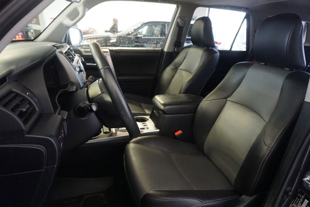 Used 2016 Toyota 4Runner SR5 Premium image 17