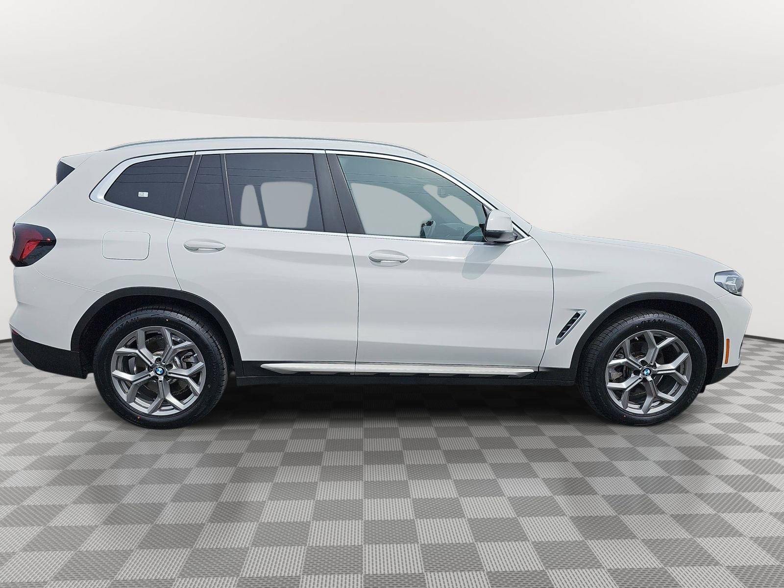 Used 2024 BMW X3 sDrive30i w/ Convenience Package RWD image 4