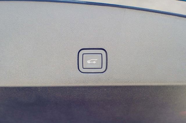 Used 2025 Cadillac XT6 Luxury image 54