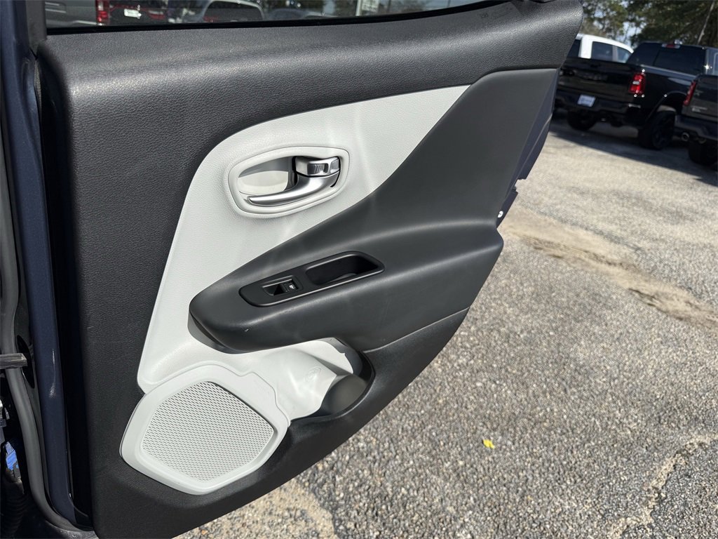 Used 2022 Jeep Renegade Limited image 35