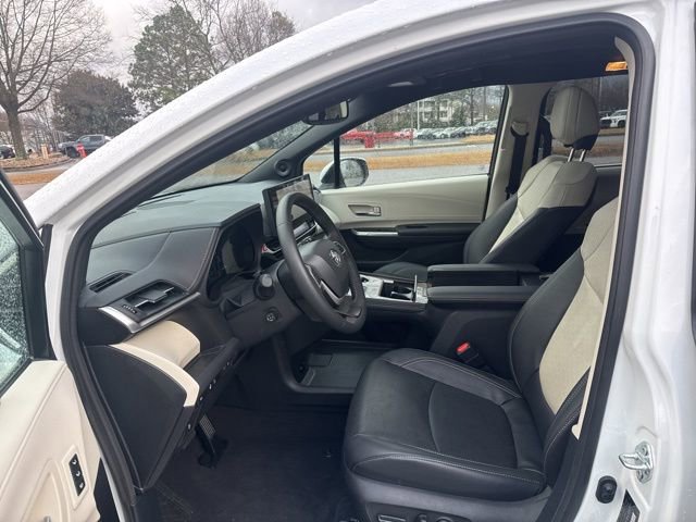 Used 2025 Toyota Sienna Platinum image 15