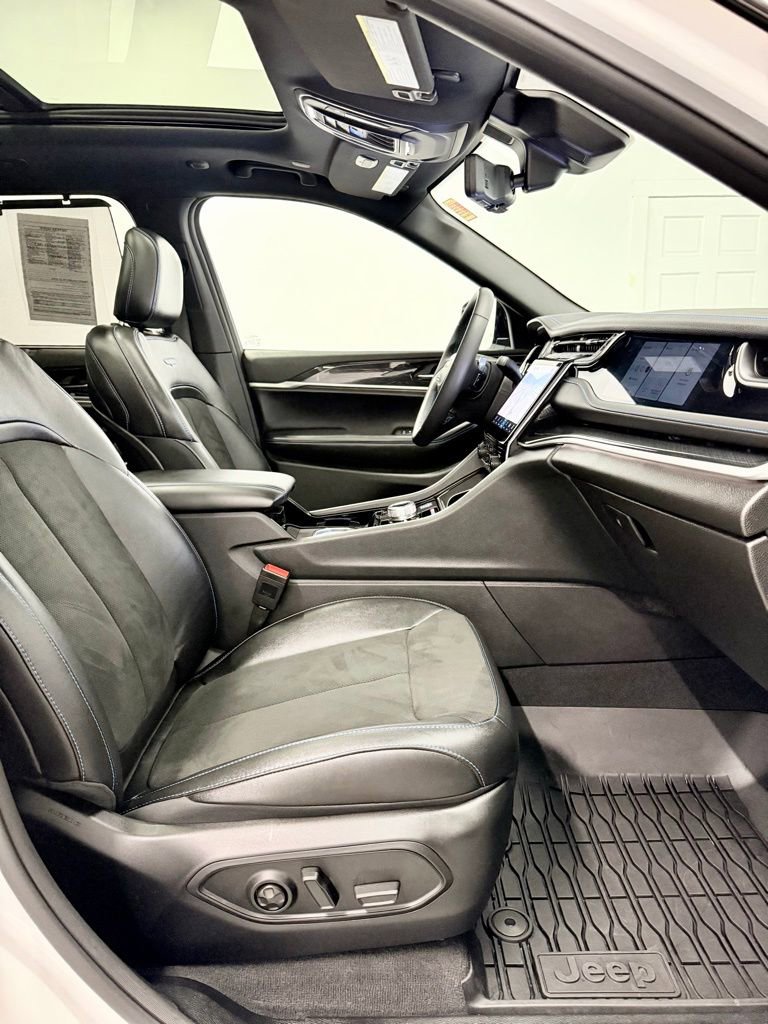 Used 2023 Jeep Grand Cherokee Trailhawk w/ Advanced Protech Group II image 16