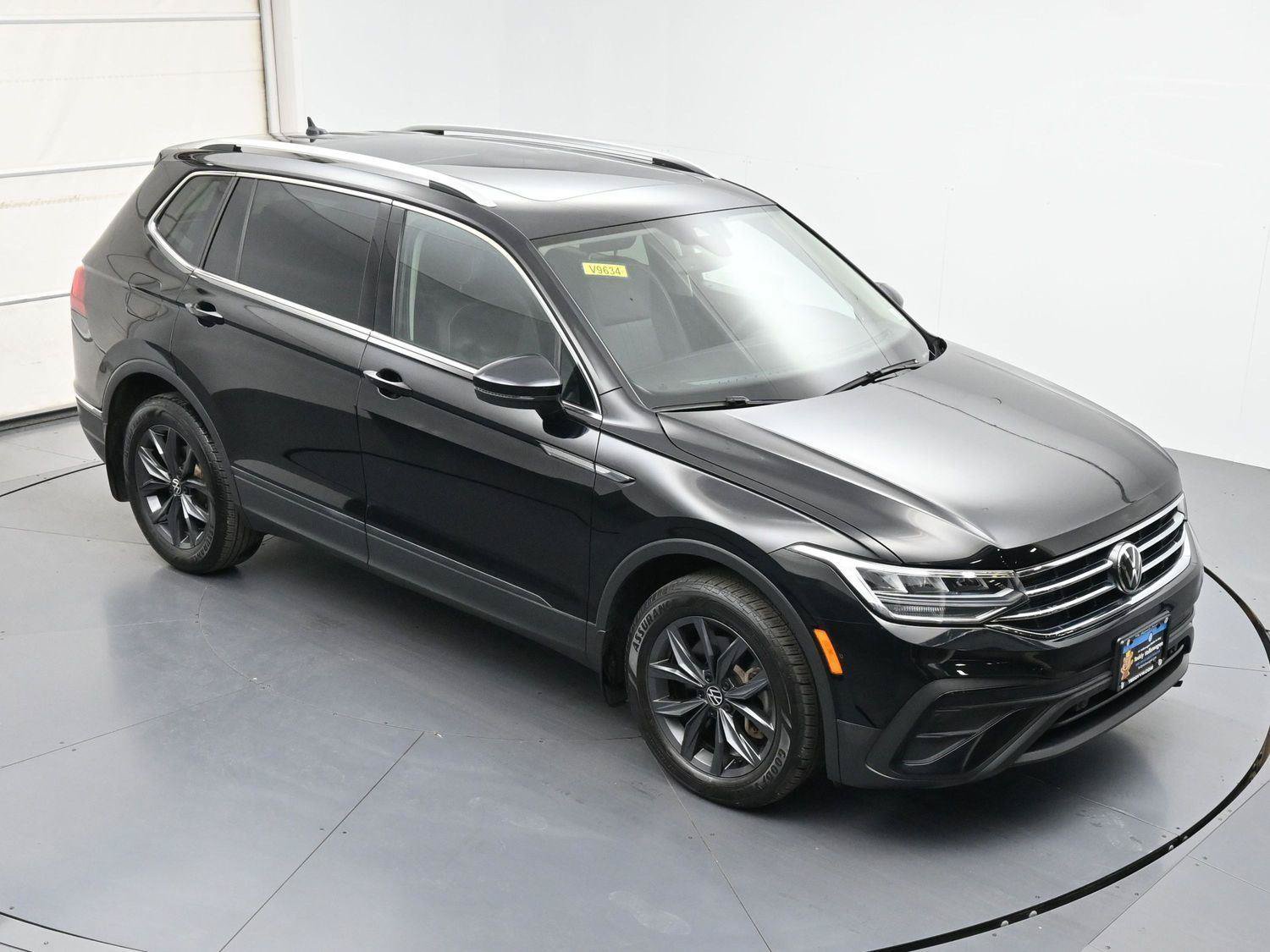 Used 2022 Volkswagen Tiguan SE AWD/4WD image 34