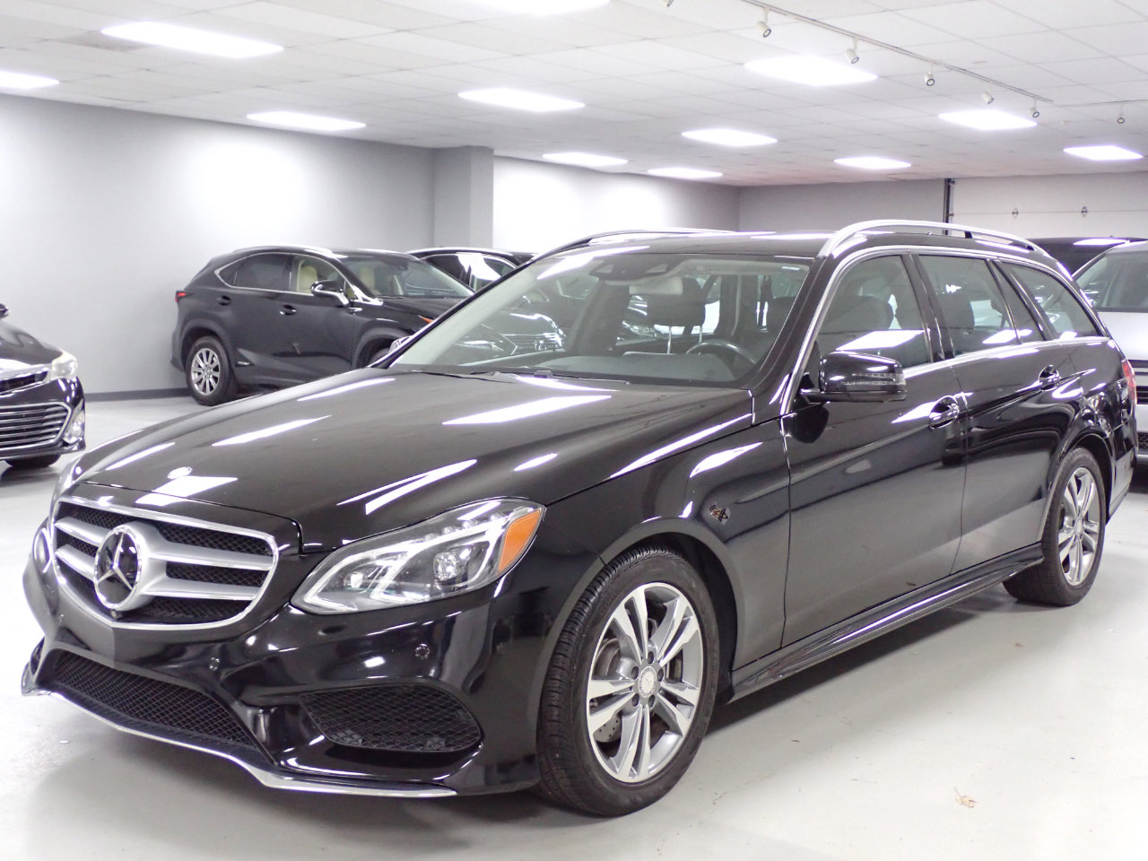 Used 2014 Mercedes-Benz E 350 4MATIC Wagon w/ Premium 1 Package image 4