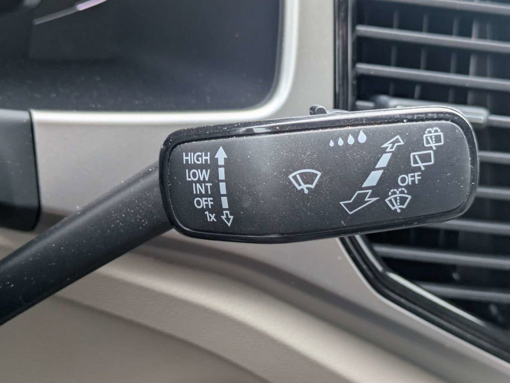 Used 2021 Volkswagen Atlas SEL FWD image 28