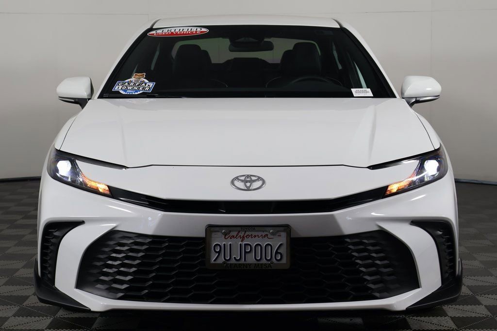 Used 2025 Toyota Camry SE image 2