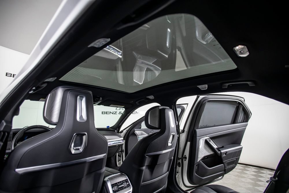 Used 2023 BMW 760i xDrive w/ Executive Package AWD/4WD image 22