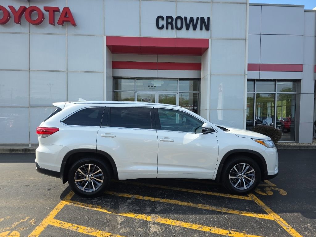 Used 2017 Toyota Highlander XLE image 2
