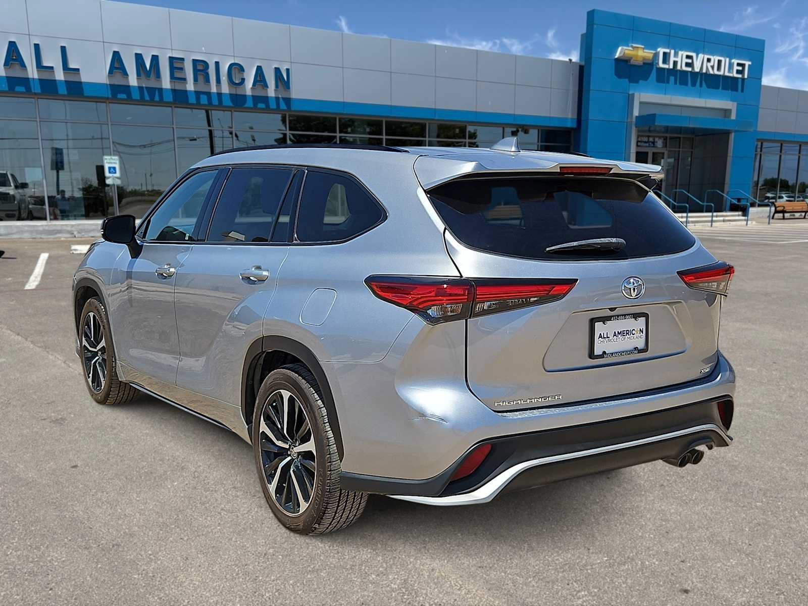 Used 2022 Toyota Highlander XSE FWD image 6