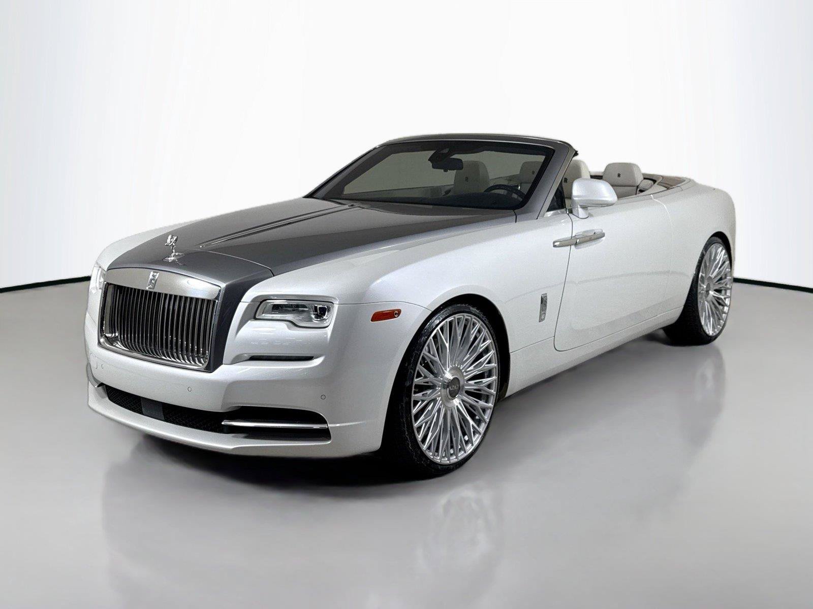 Used 2016 Rolls-Royce Dawn RWD image 13