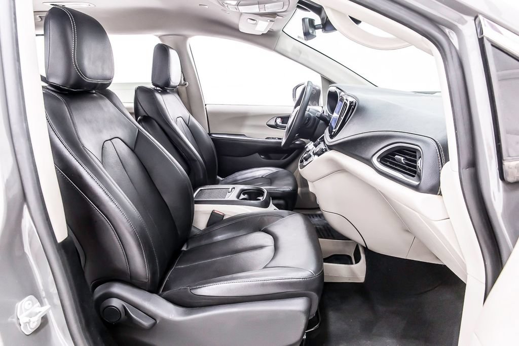 Used 2022 Chrysler Pacifica Touring-L FWD image 29