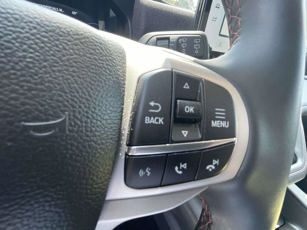 Used 2025 Ford Explorer Active AWD/4WD image 20