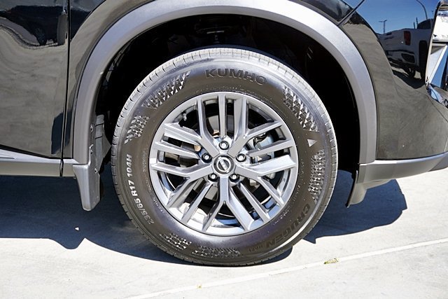 Used 2025 Nissan Rogue S AWD/4WD image 15