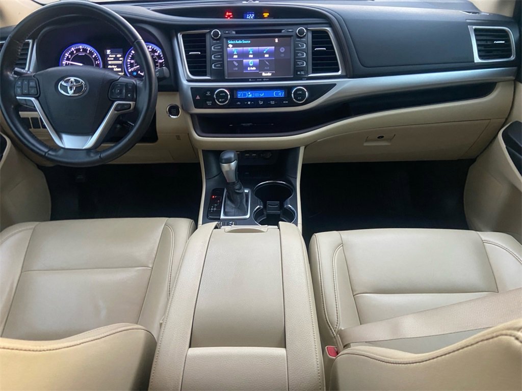 Used 2019 Toyota Highlander XLE image 10