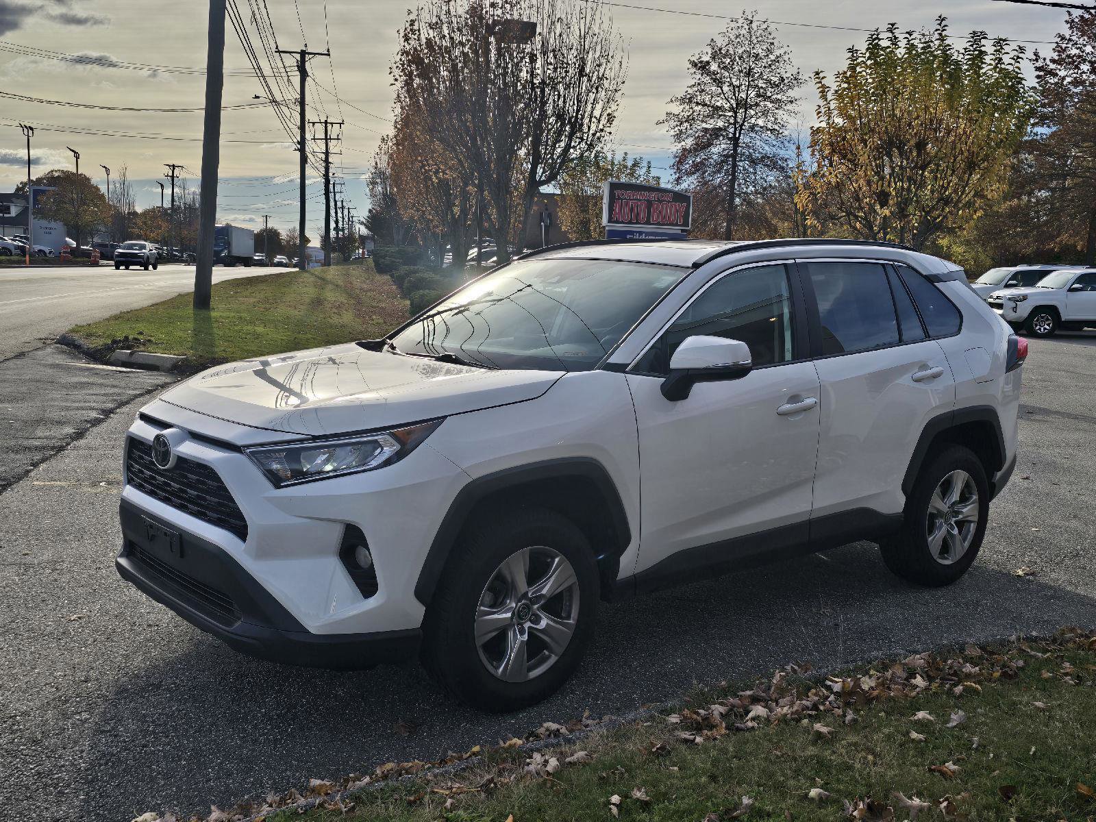 Used 2020 Toyota RAV4 XLE w/ Convenience Package image 8
