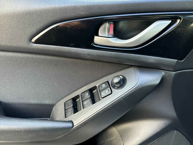 Used 2016 MAZDA MAZDA3 i Touring w/ Popular Equipment Package FWD image 11