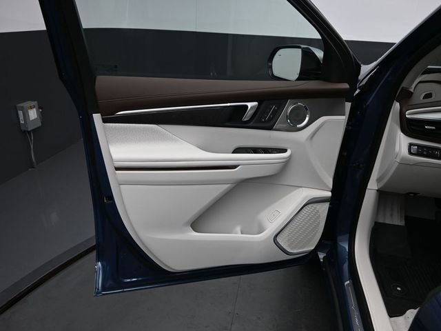 New 2026 Buick Enclave Avenir w/ Super Cruise Package image 12