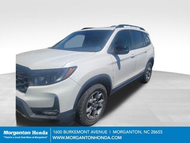 Used 2023 Honda Passport TrailSport image 2