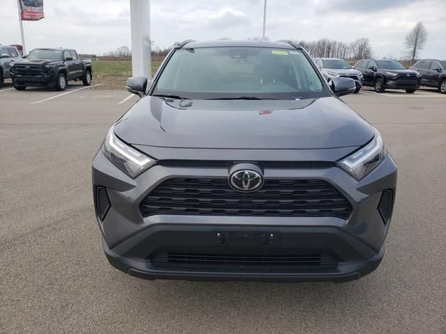 Used 2025 Toyota RAV4 XLE AWD/4WD image 2
