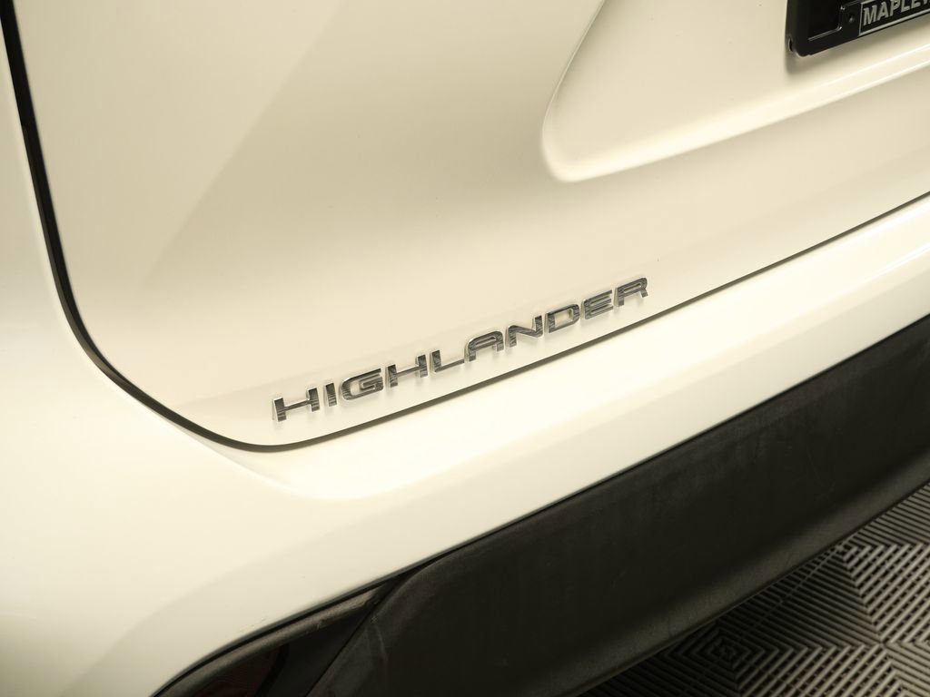 Used 2021 Toyota Highlander XLE AWD/4WD image 9
