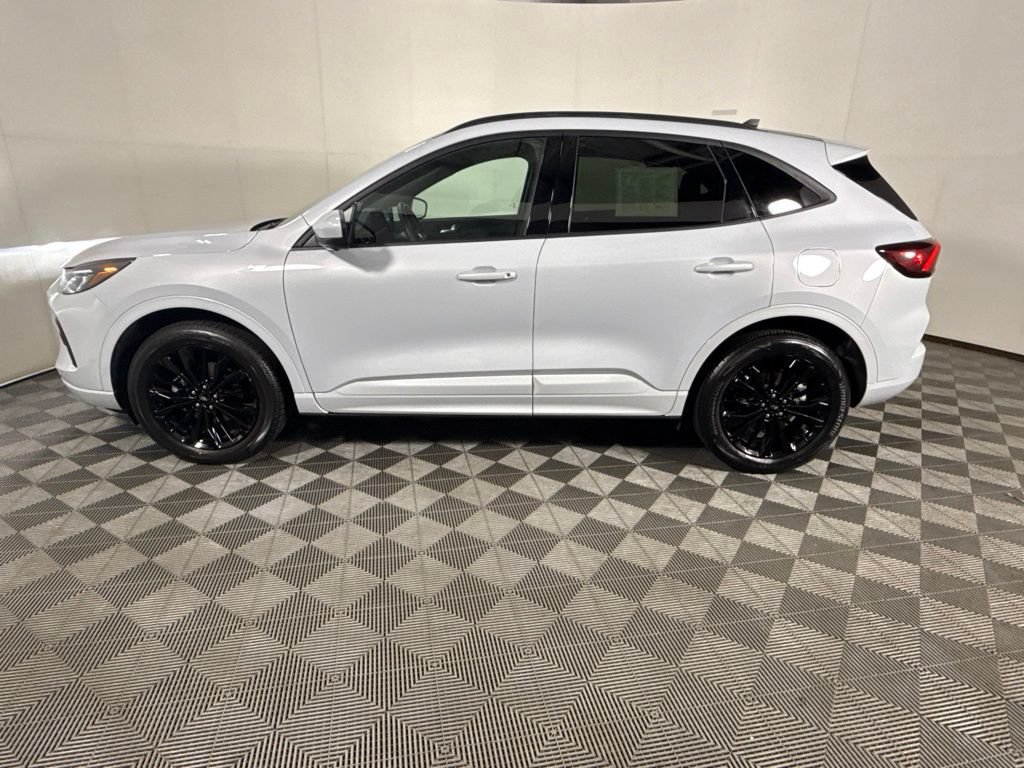 Used 2025 Ford Escape ST-Line Elite w/ Premium Technology Package AWD/4WD image 7
