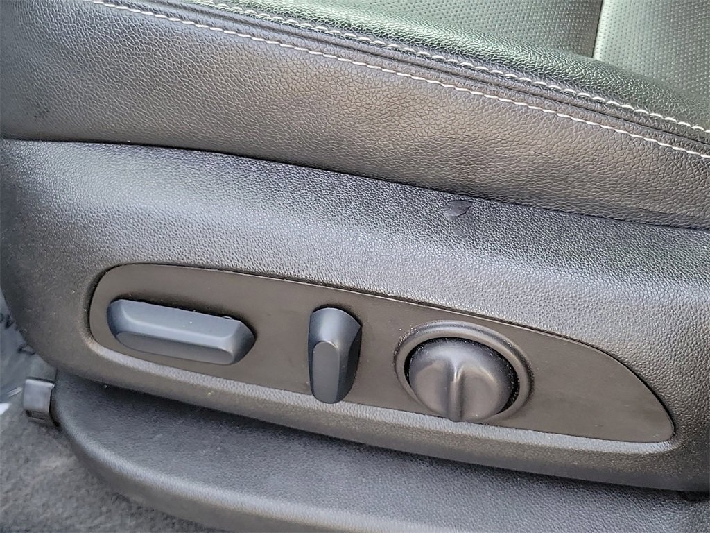 Used 2023 GMC Terrain SLT image 20