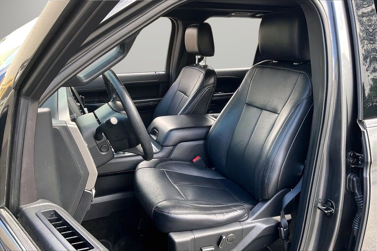 Used 2018 Ford Expedition XLT w/ Equipment Group 202A image 23