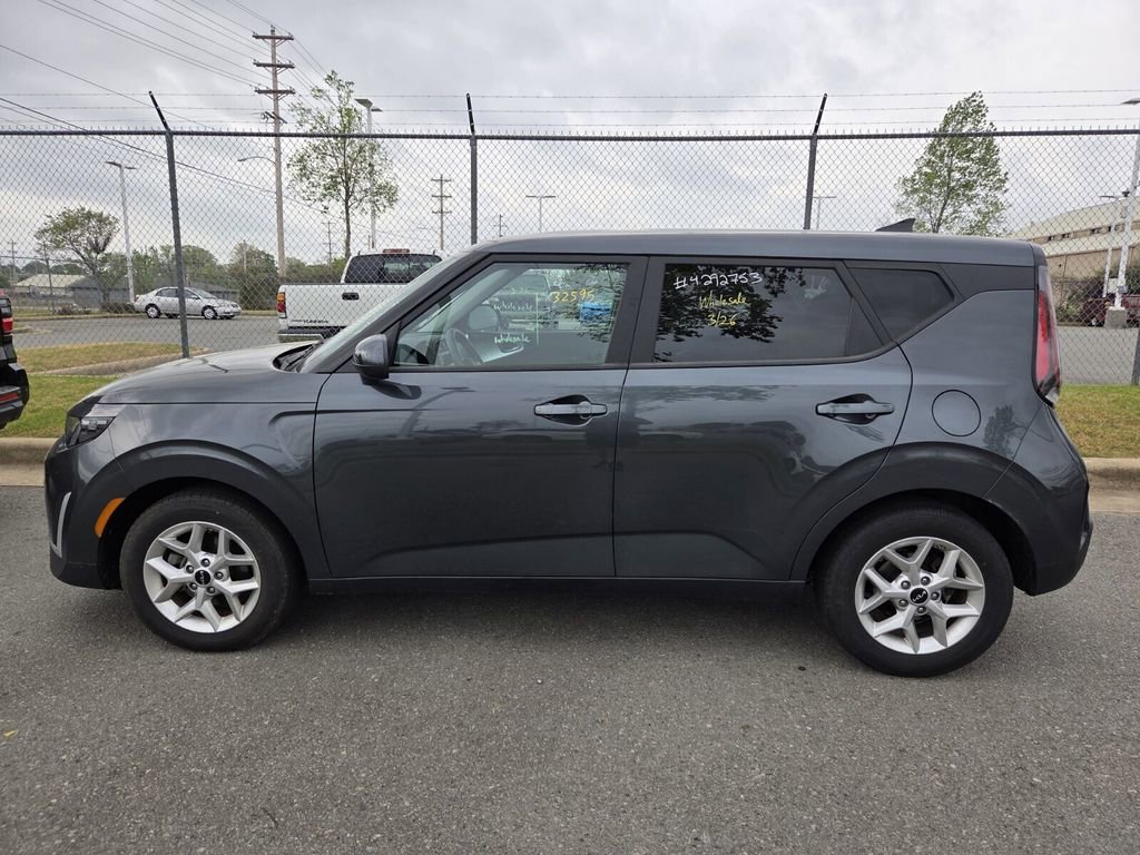 Used 2025 Kia Soul LX w/ LX Technology Package image 4
