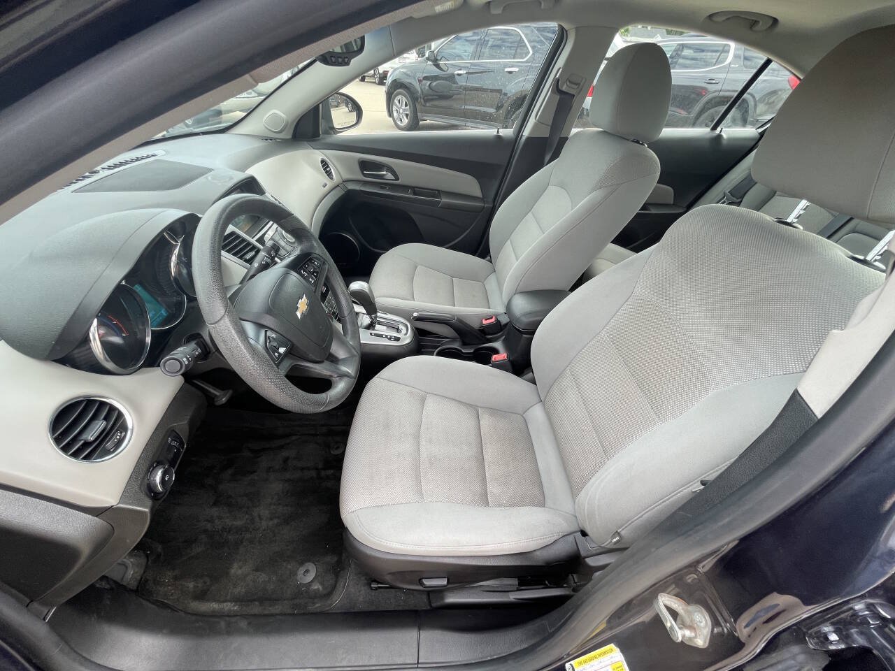 Used 2015 Chevrolet Cruze LT w/ Sun And Sound Package FWD image 9