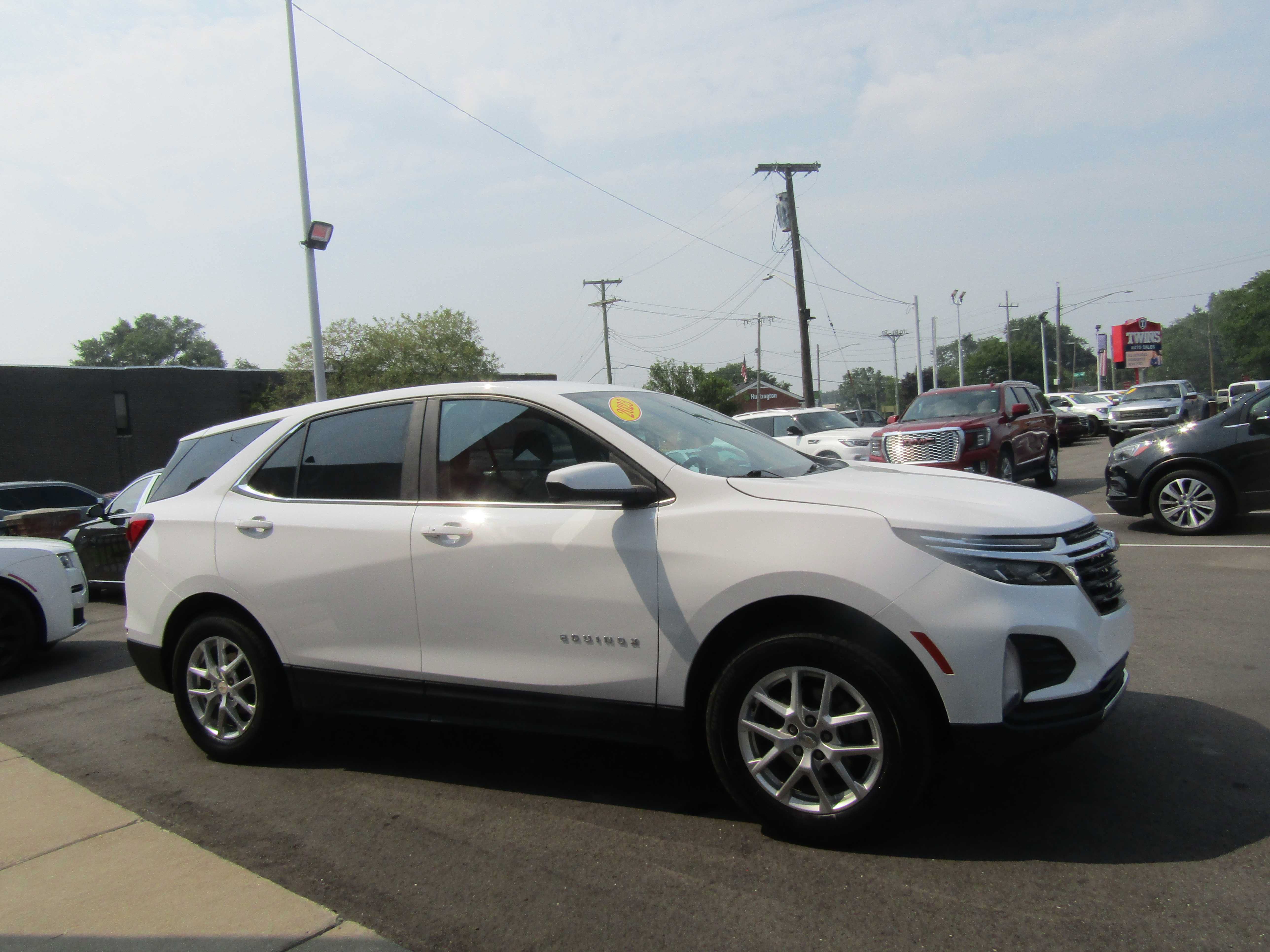 Used 2023 Chevrolet Equinox LT w/ LPO, Floor Liner Package AWD/4WD image 4
