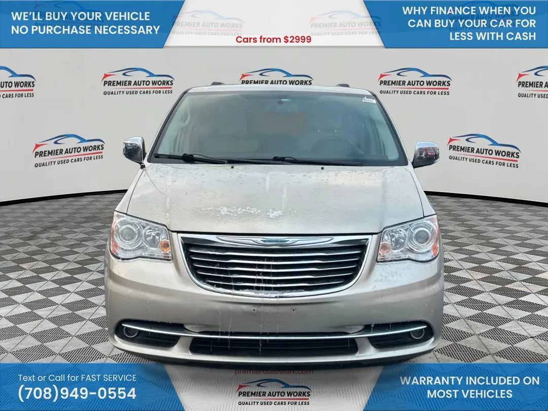 Used 2015 Chrysler Town & Country Limited Platinum FWD image 2