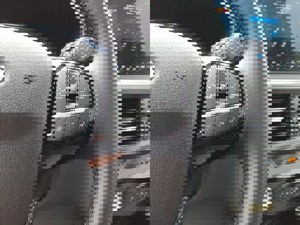 Used 2025 Ford Escape Active w/ Active Premium Tech Pack image 23