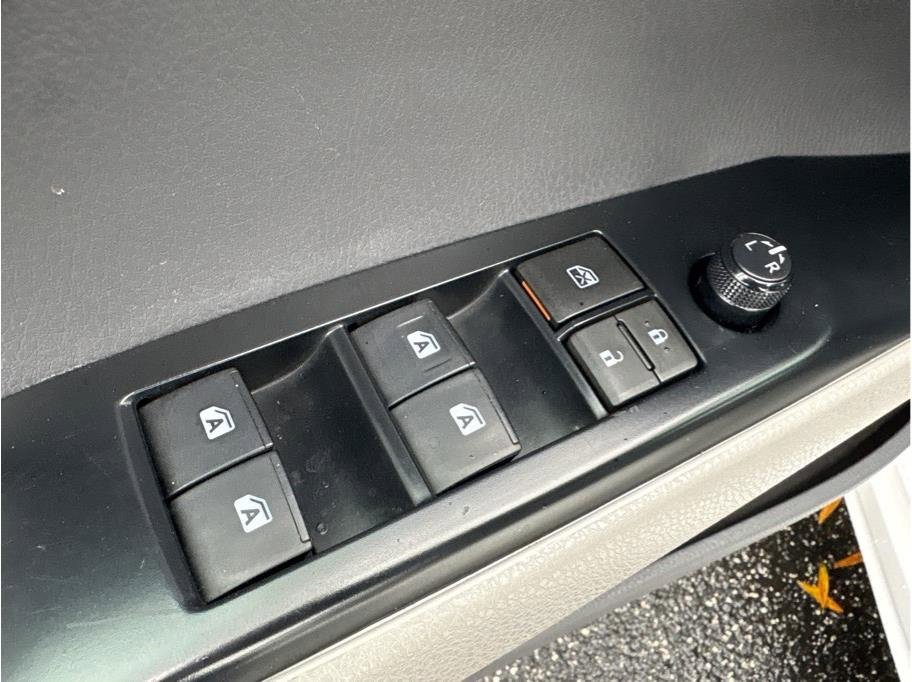 Used 2020 Toyota Camry SE image 8