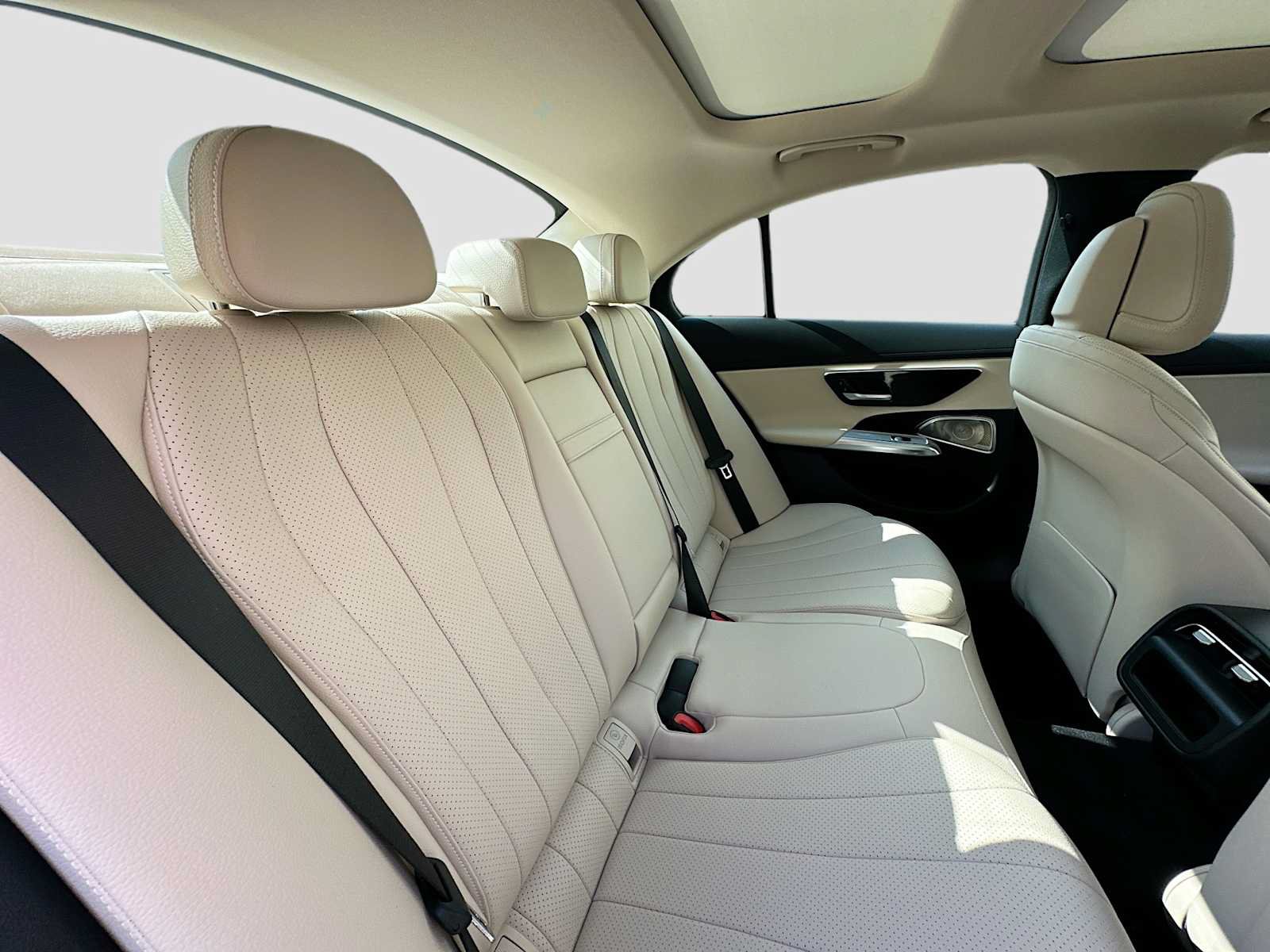 Used 2024 Mercedes-Benz E 450 4MATIC Sedan w/ Winter Package image 28