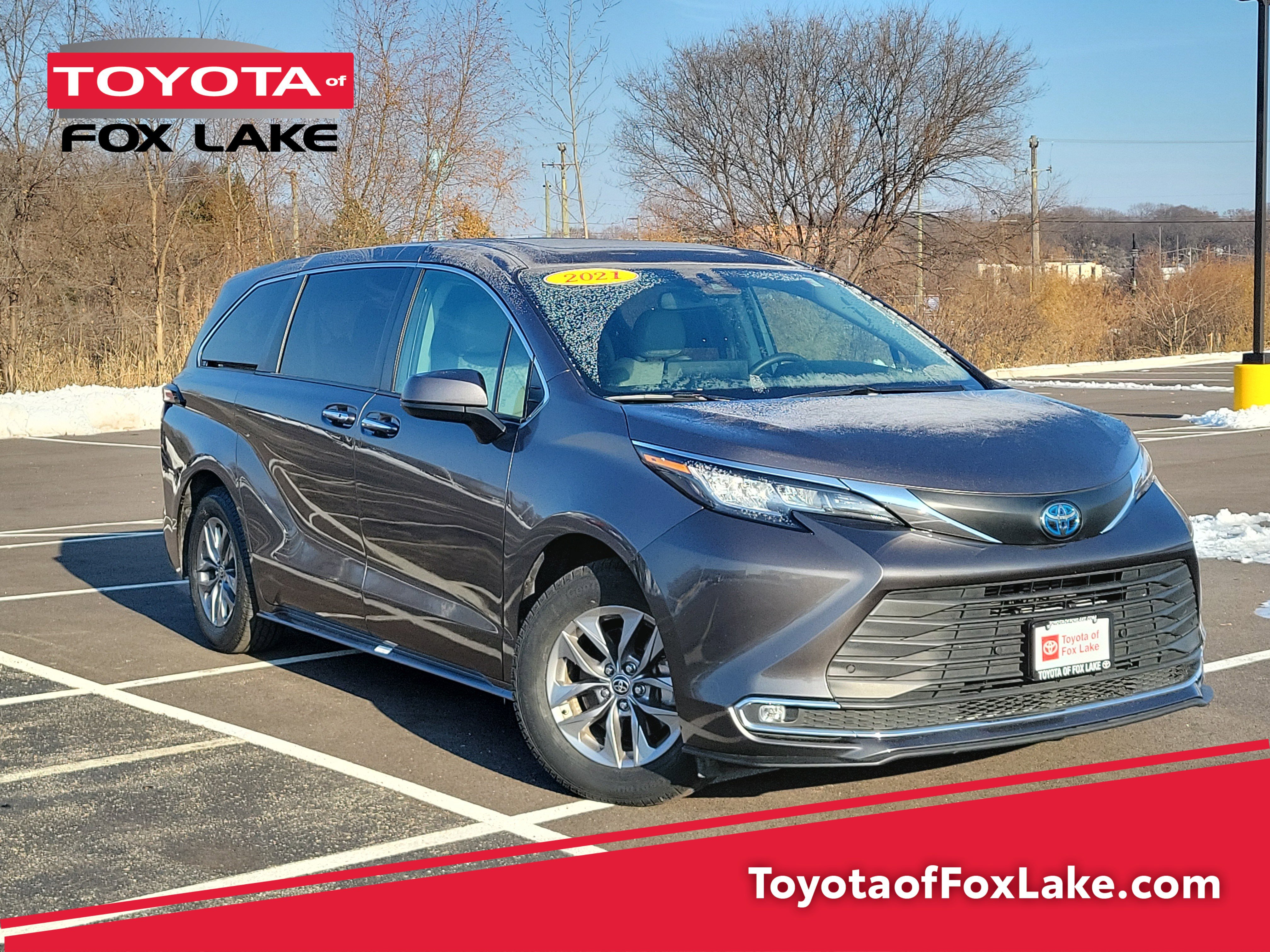 Used 2021 Toyota Sienna XLE image 1