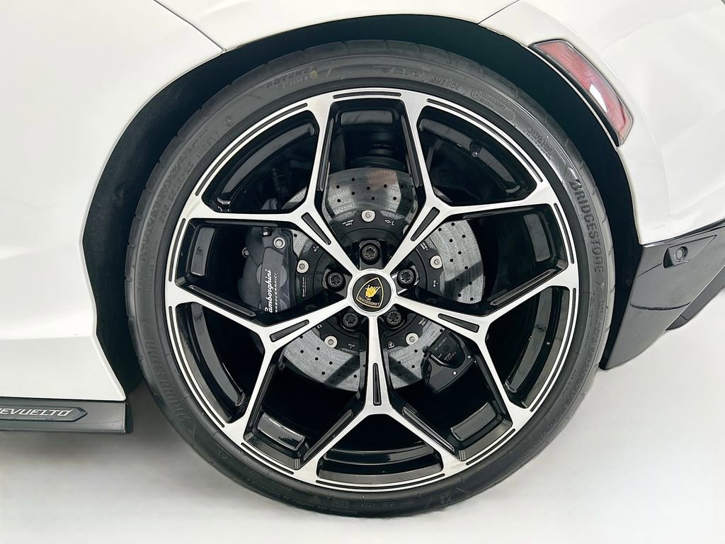 Used 2024 Lamborghini Revuelto AWD/4WD image 26