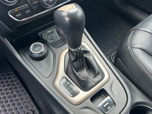 Used 2014 Jeep Cherokee Limited w/ Technology Group AWD/4WD image 17