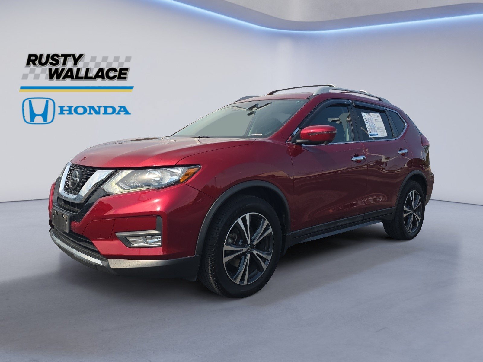 Used 2020 Nissan Rogue SV w/ Sun & Sound Touring Package FWD image 1