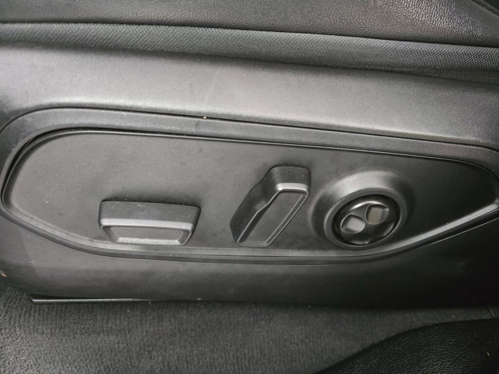 Used 2023 Jeep Grand Cherokee Limited w/ Black Appearance Package image 22