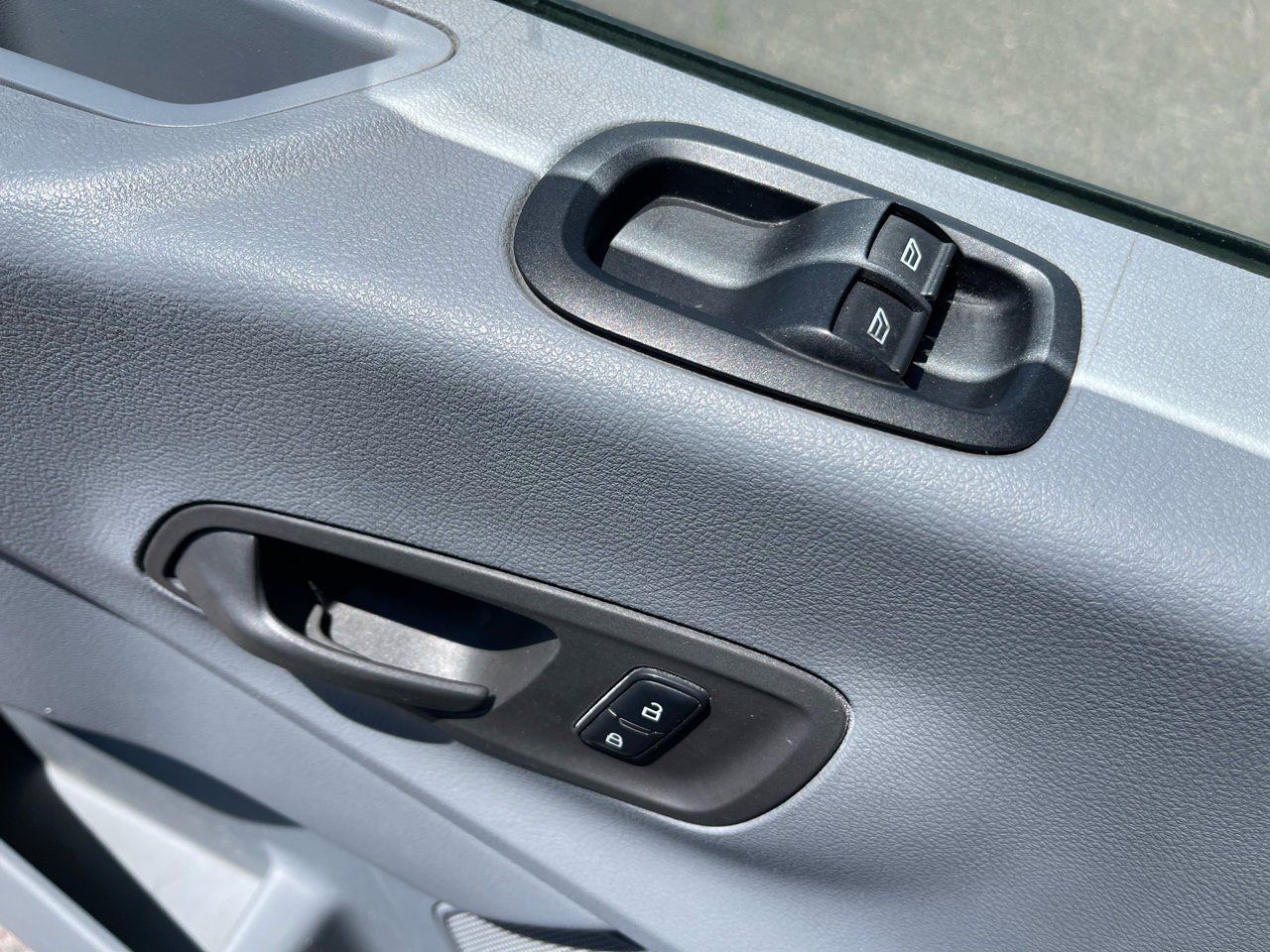 Used 2015 Ford Transit 250 130 Low Roof w/ Exterior Upgrade Package image 20