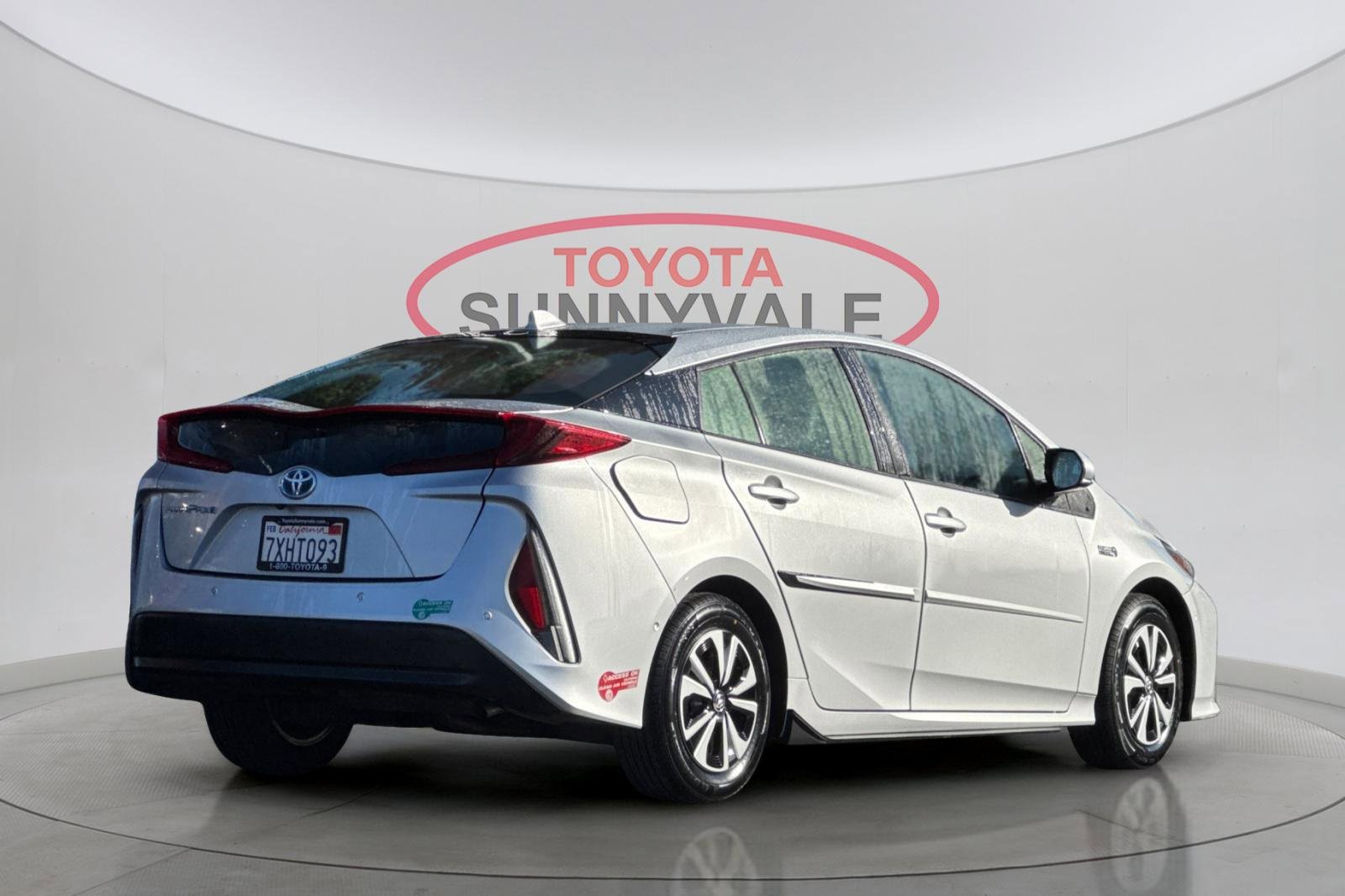Used 2017 Toyota Prius Prime Advanced image 4