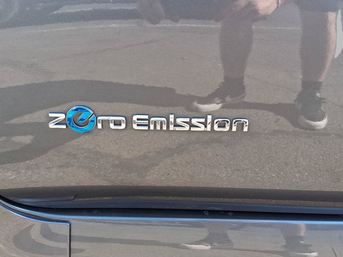Used 2018 Nissan Leaf SL w/ SL Technology Package FWD image 11
