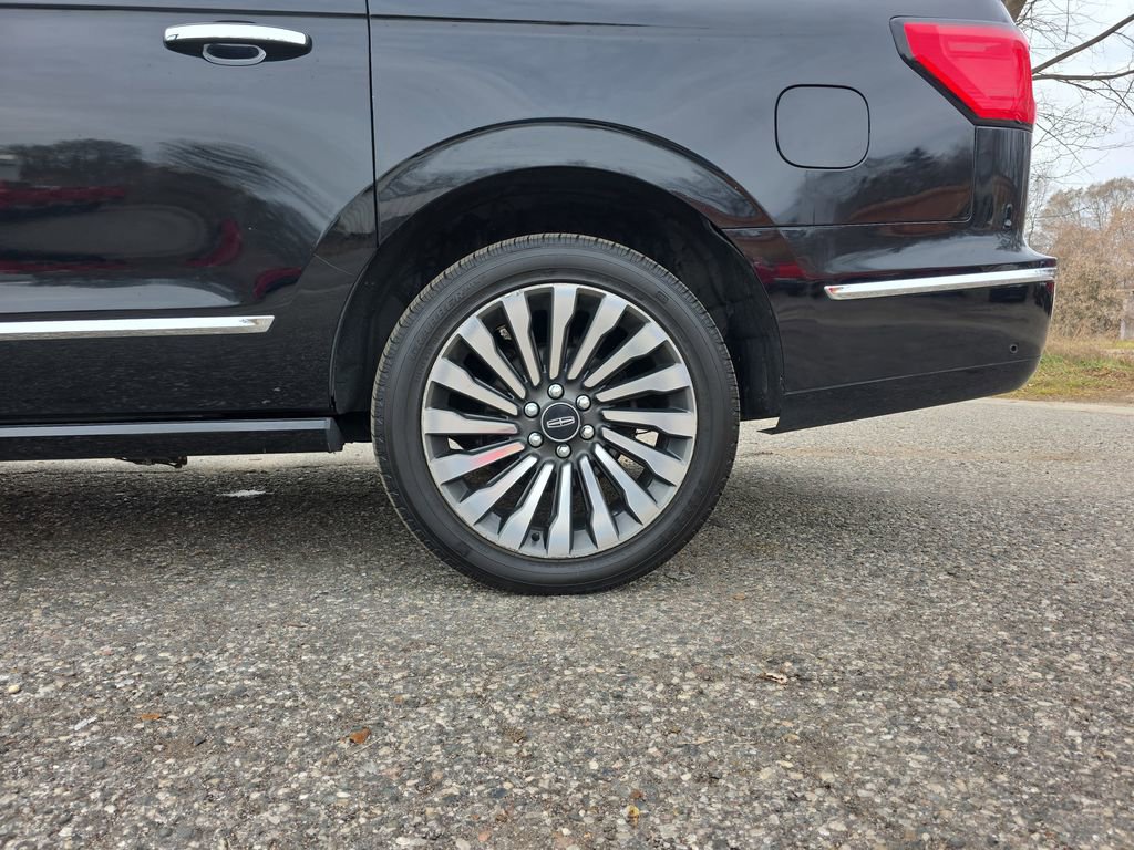 Used 2019 Lincoln Navigator L Reserve image 38