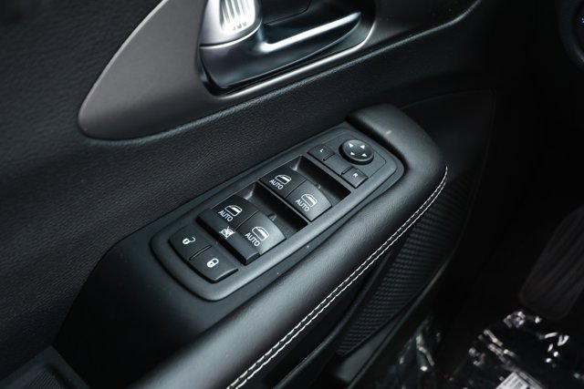 New 2027 Chrysler Pacifica Select FWD image 22