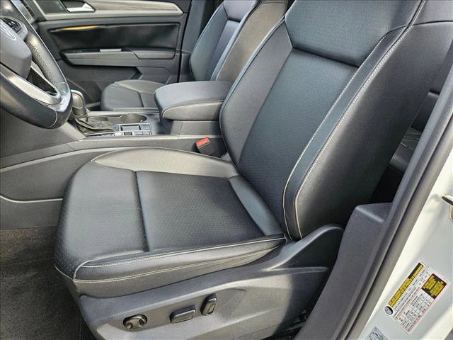 Used 2020 Volkswagen Atlas Cross Sport SE w/ Panoramic Sunroof Package image 15