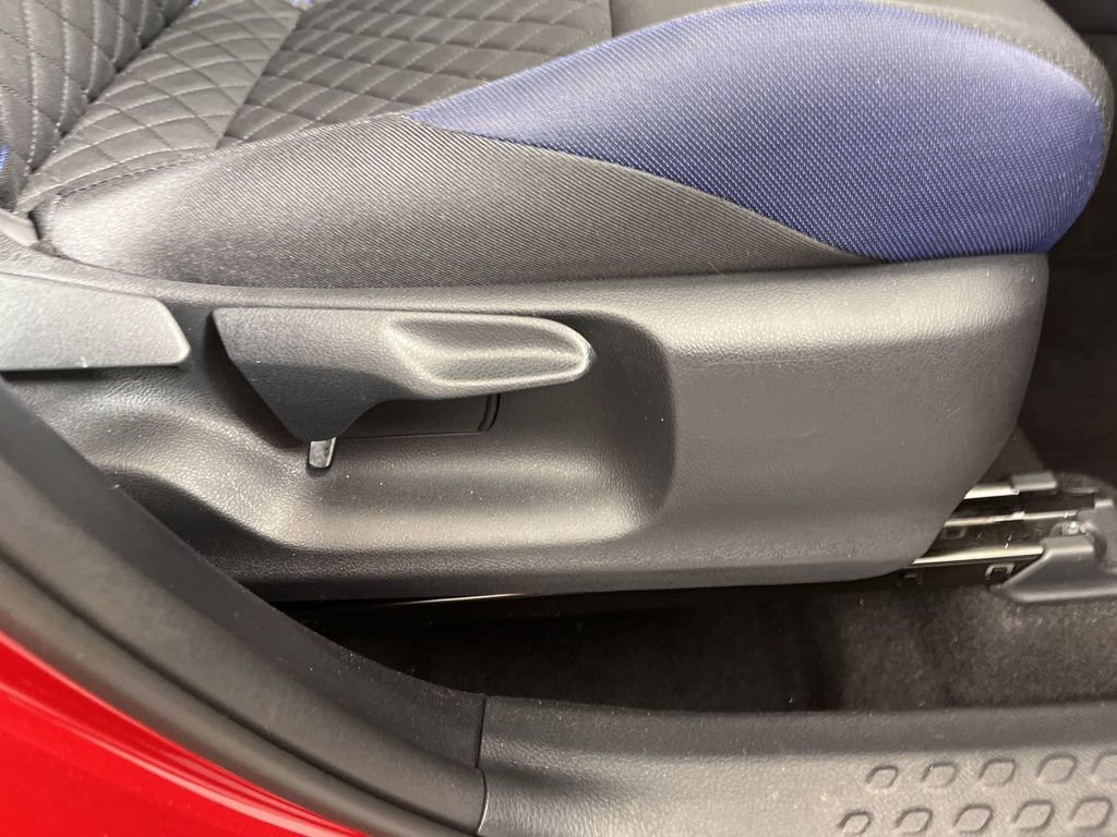 Used 2020 Toyota C-HR XLE image 6