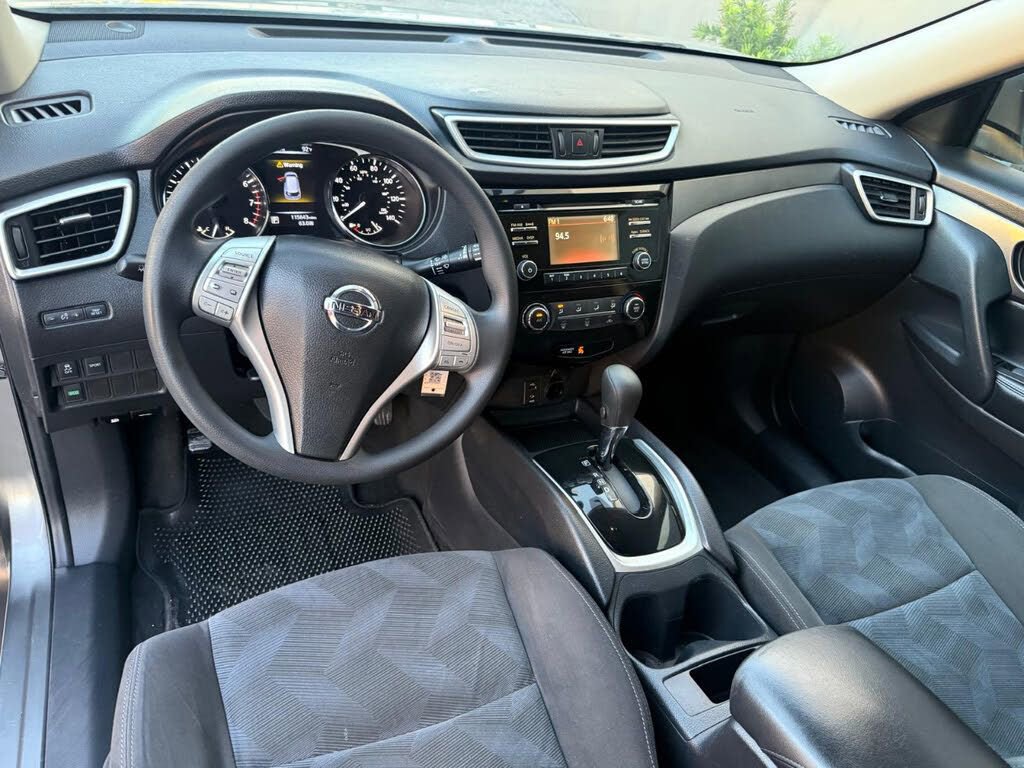 Used 2016 Nissan Rogue S w/ Appearance Package AWD/4WD image 10