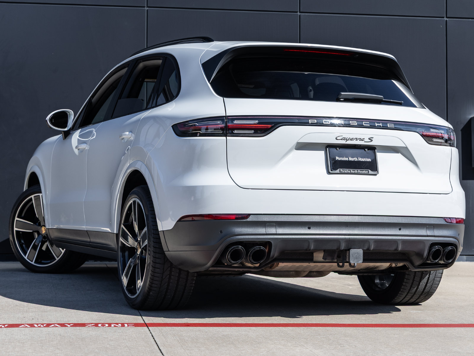 Certified 2023 Porsche Cayenne S Platinum AWD/4WD image 3