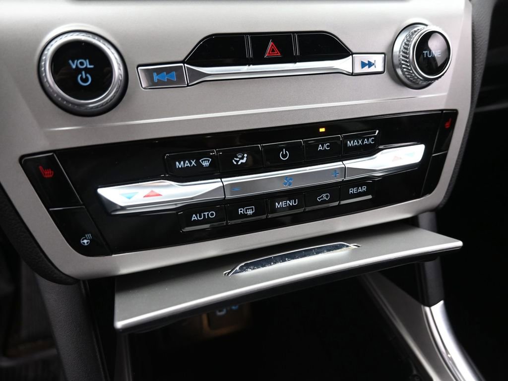 Used 2023 Ford Explorer XLT w/ Equipment Group 202A image 17