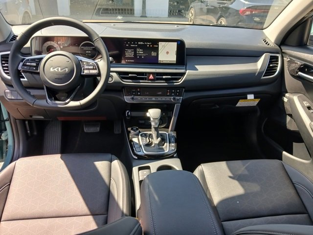 New 2026 Kia Seltos SX w/ SX Sunroof Package image 3